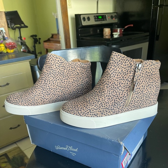 Shoes - Picture 8 of 8